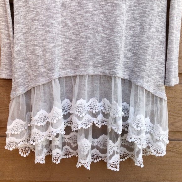 NWOT Reborn J Lace Trimmed Top - size small - Picture 2 of 5